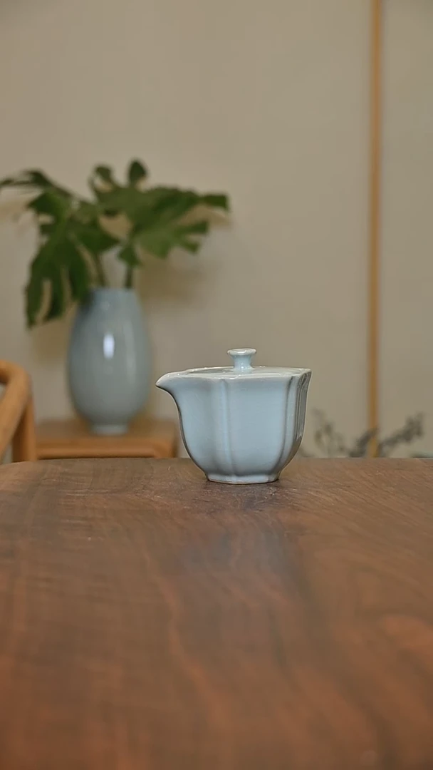 六方手抓壶 天青 微瑕 朱家汝窑款