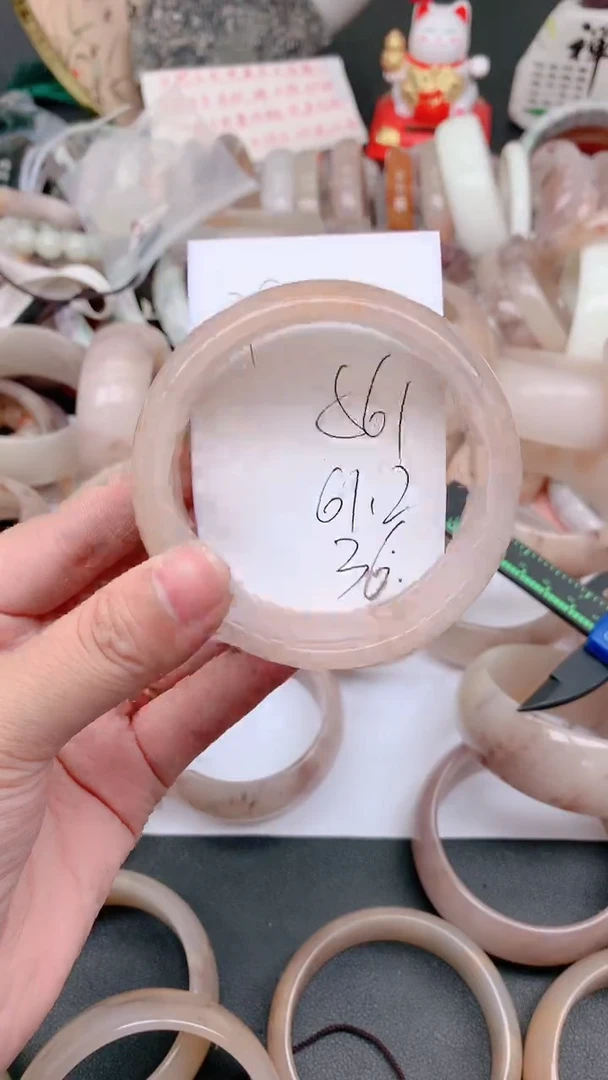 未镶嵌手镯石英质玉561