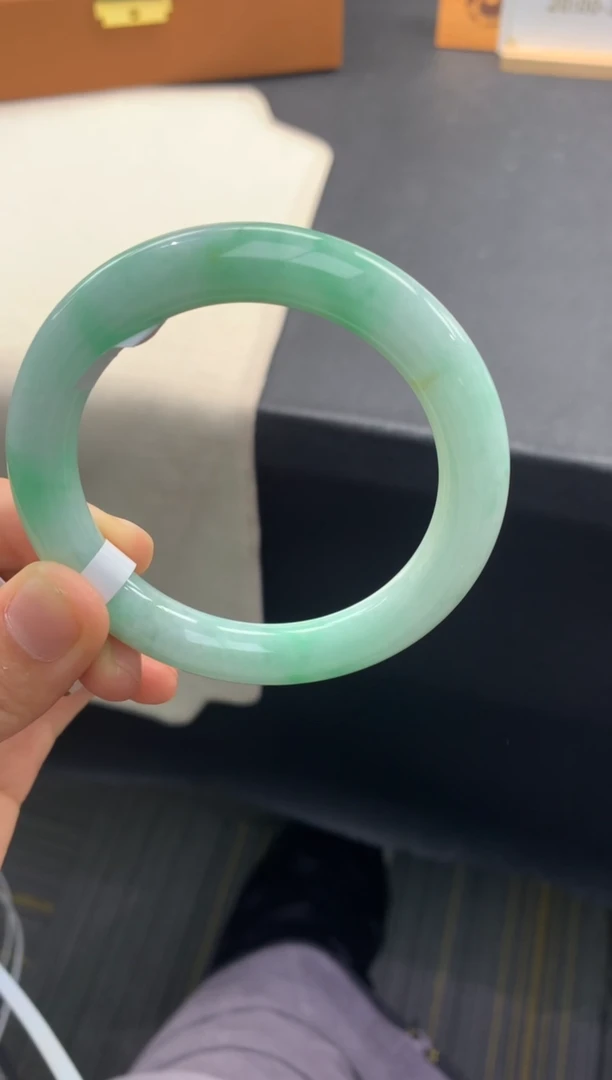 未镶嵌手镯翡翠退货需手镯吊牌标签完好