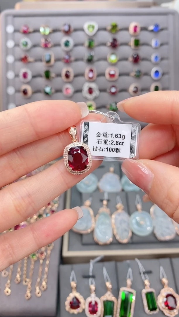 颈饰18K金镶嵌碧玺2.8