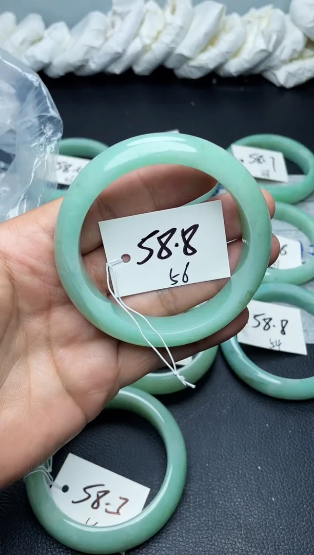 未镶嵌手镯翡翠56