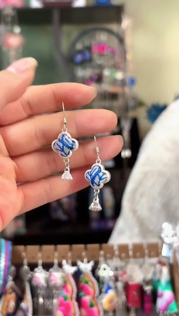 彩云南阁非遗老绣苗银饰品117