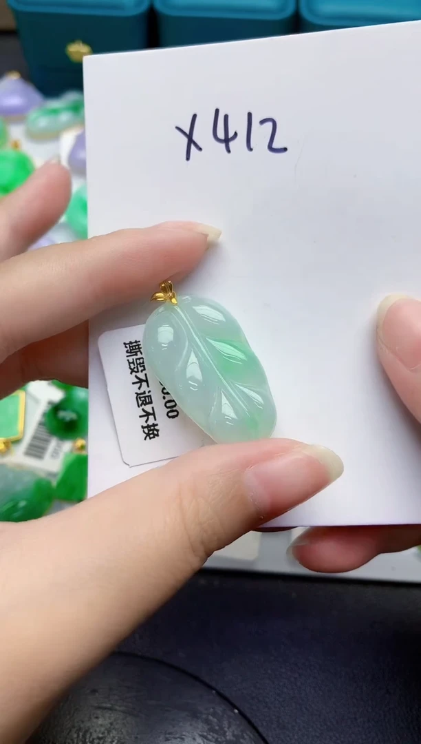 颈饰18K金镶嵌翡翠缅甸天然翡翠A货