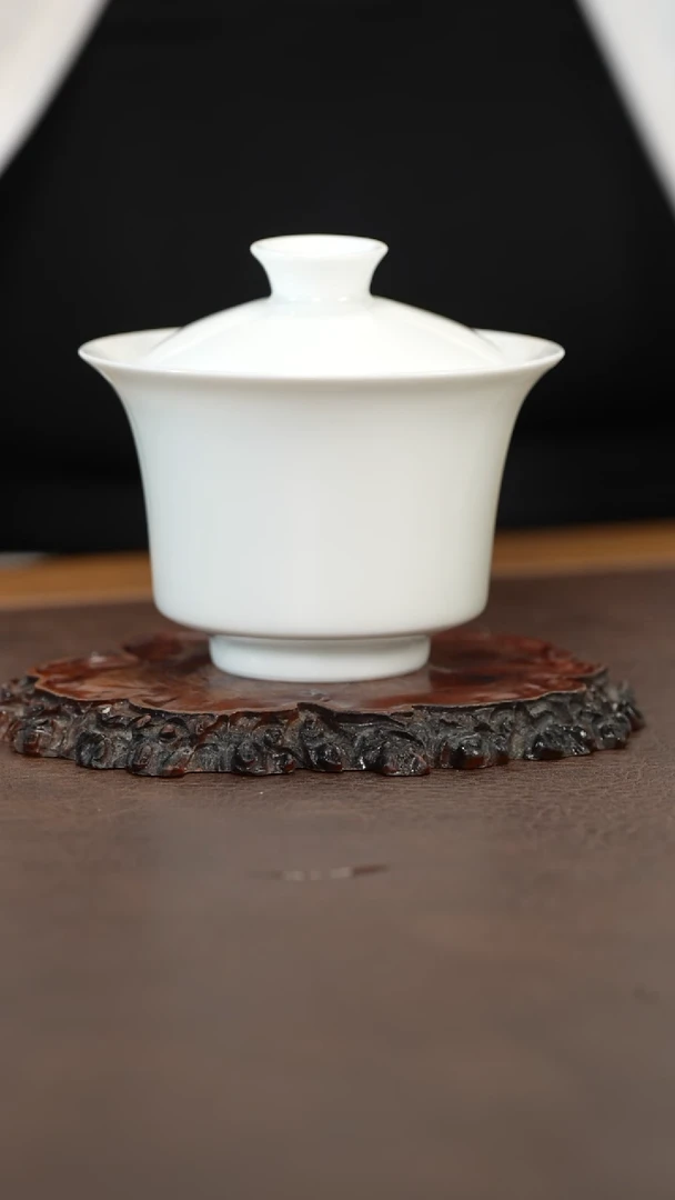 景德镇白胎马蹄盖碗
