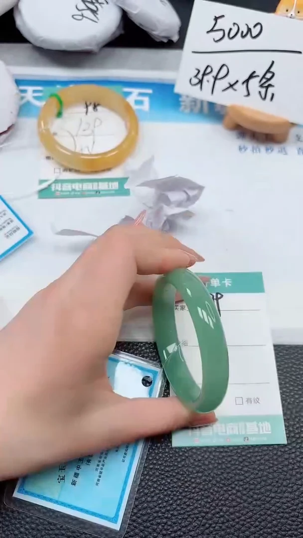 【闪购商品】石英质玉手镯未镶嵌99