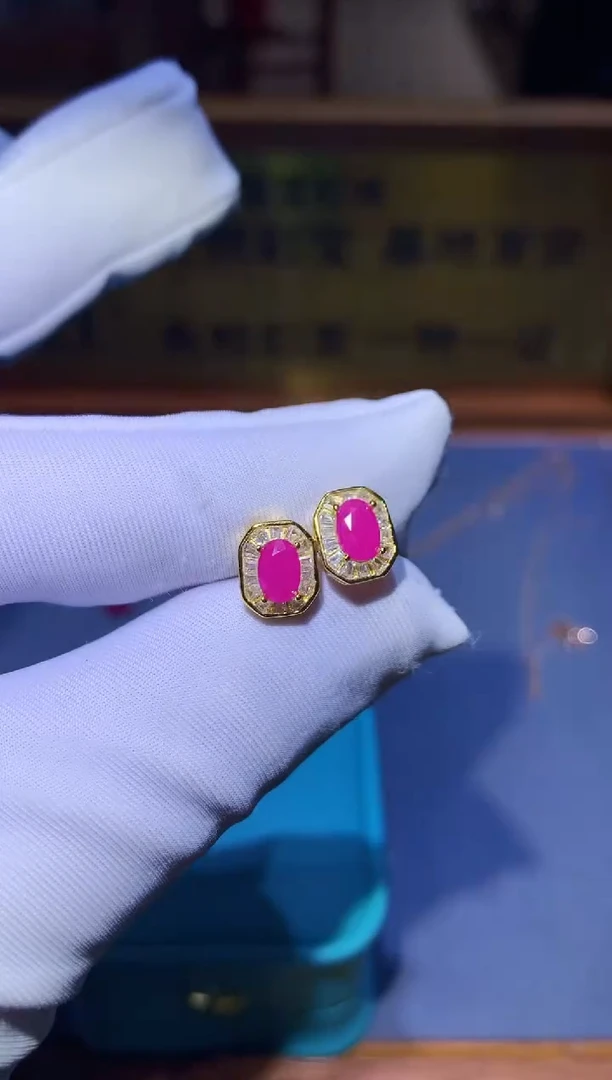 【闪购商品】红宝石耳饰银S925镶嵌........