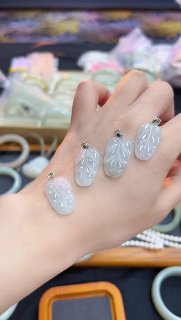 【闪购商品】翡翠颈饰18K金镶嵌ae0510叶子