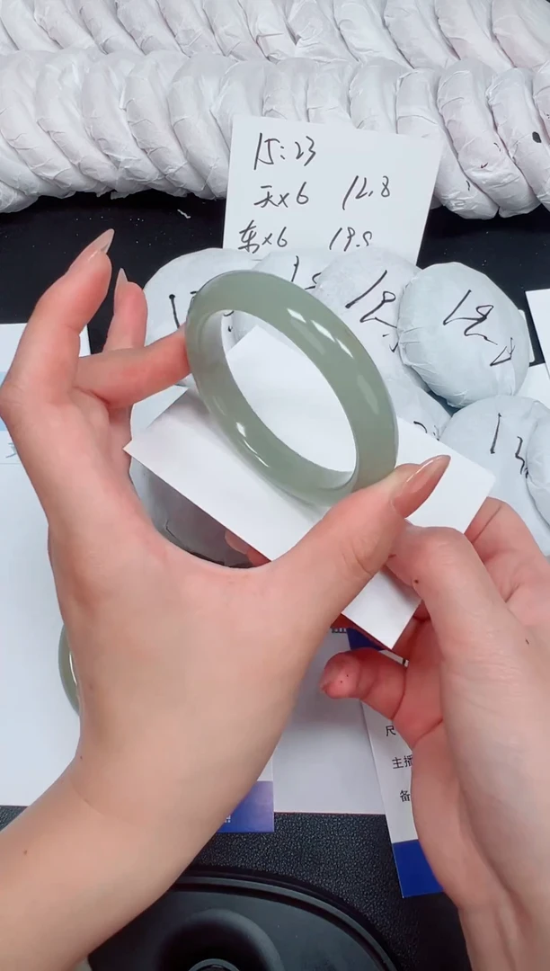 未镶嵌手镯石英质玉167-54.3