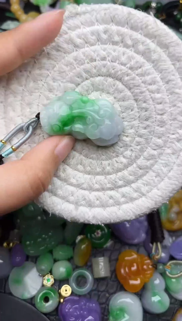 颈饰未镶嵌翡翠缅甸翡翠吊坠