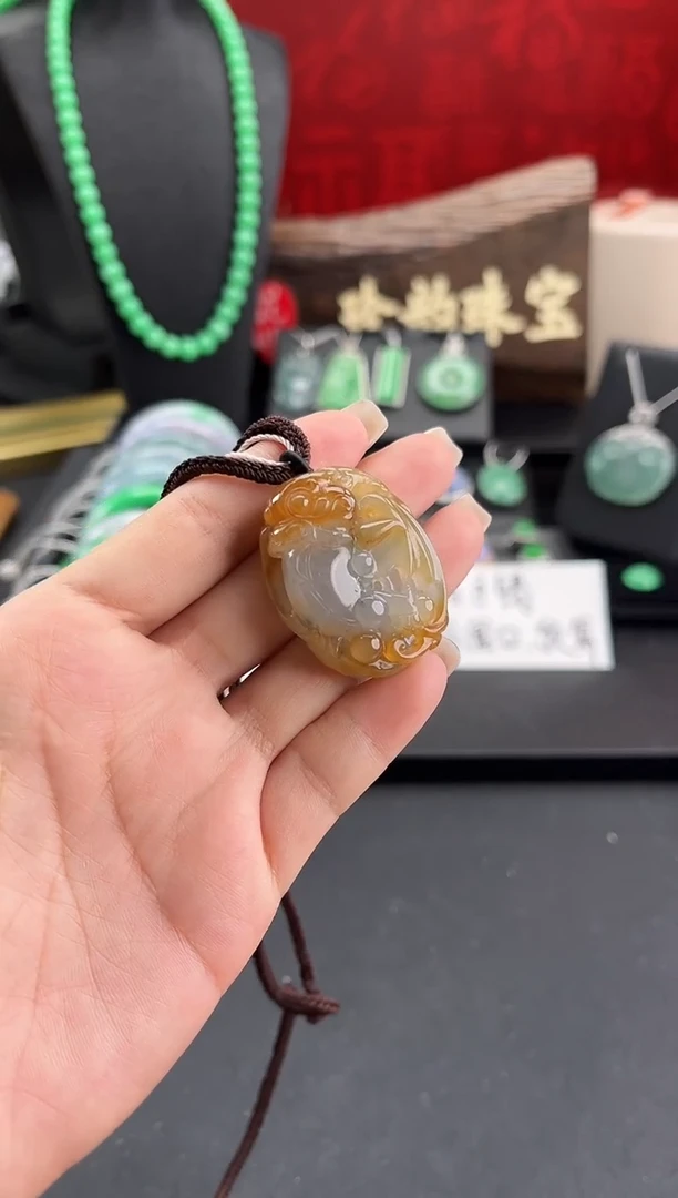 翡翠未镶嵌颈饰吊坠