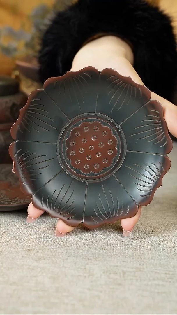 钦州坭兴陶底碟雕刻款