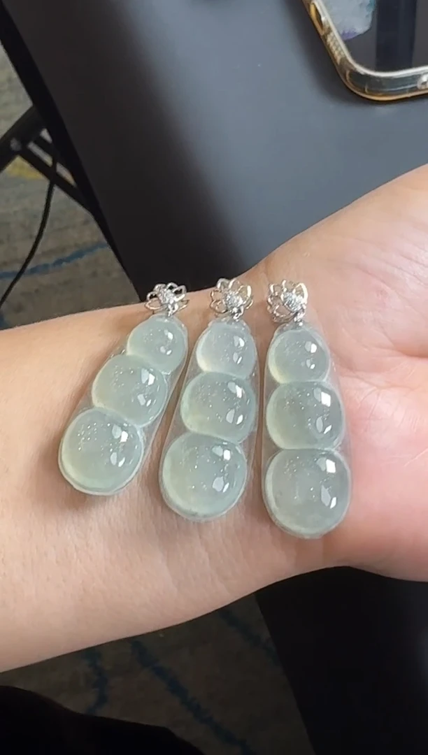 颈饰18K金镶嵌翡翠YM721-13福豆多样性发一件