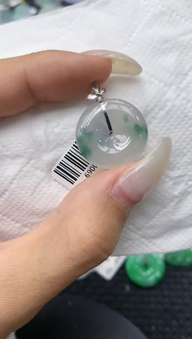 颈饰18K金镶嵌翡翠11111111111