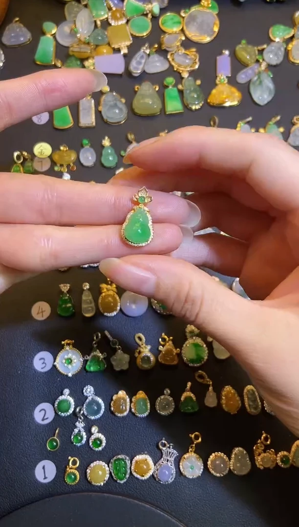 吊坠(不含链)18K金镶嵌翡翠萝**儿1