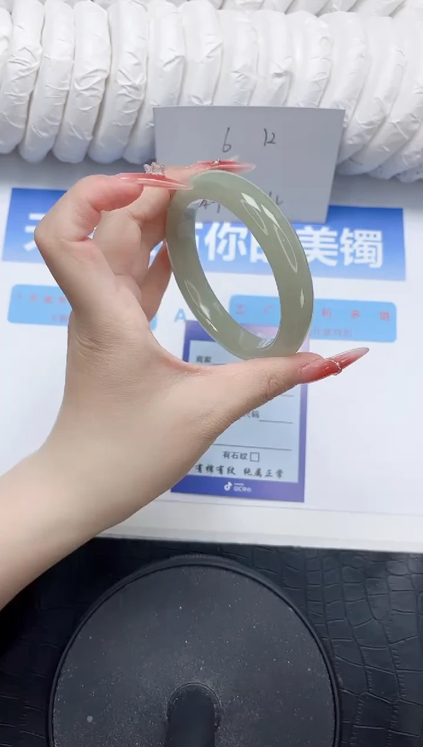 石英质玉手镯未镶嵌76-58