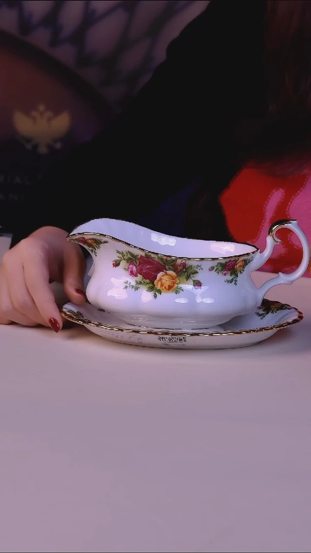 每天早上六点（老镇玫瑰 酱汁壶）