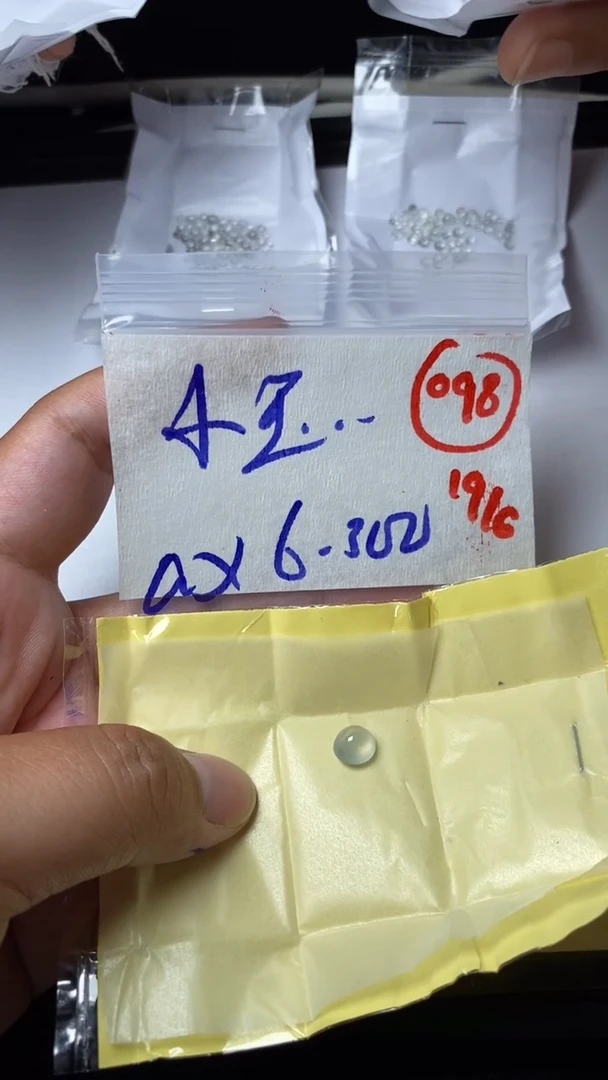 定制翡翠未镶嵌小*籽缅甸天然翡翠A货98