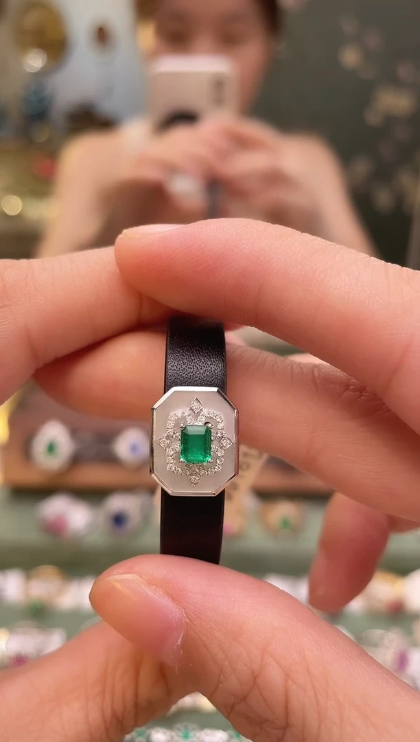 手链18K金镶嵌祖母绿阿富汗极微油主石：0.31ct