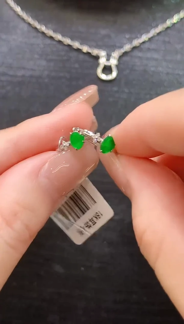 18K金镶嵌翡翠耳饰L1465多样性发其一