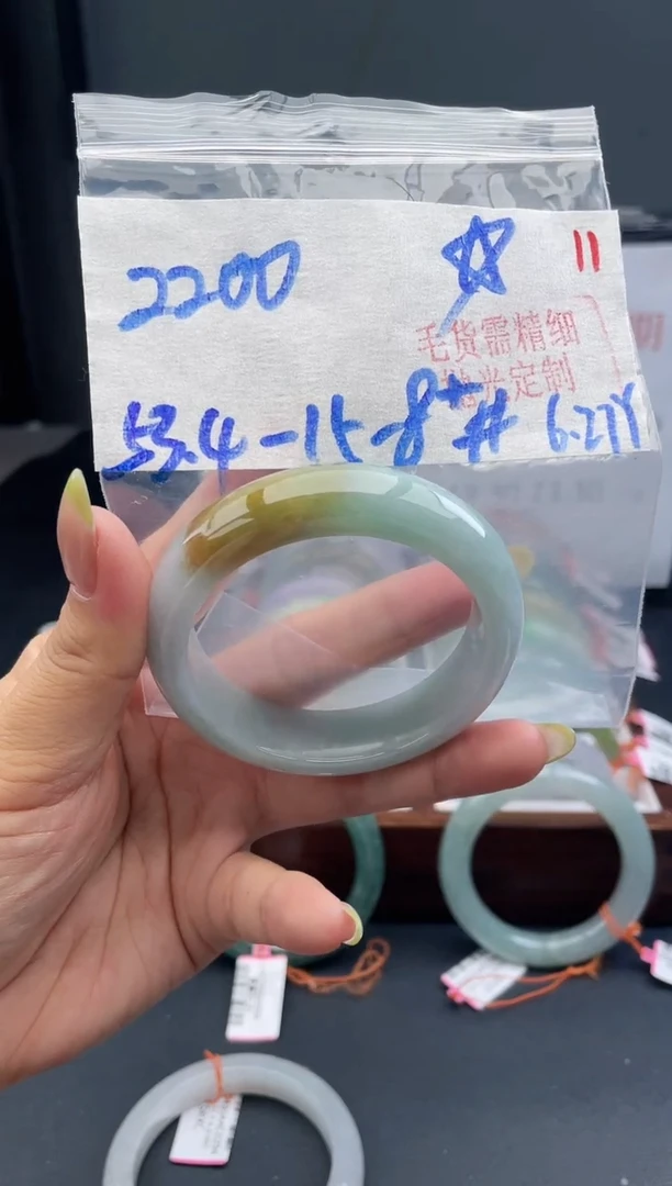 定制翡翠未镶嵌毛货需精细抛光+11手镯+2200元