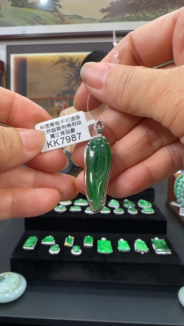 翡翠18K金镶嵌颈饰KK7987辣椒