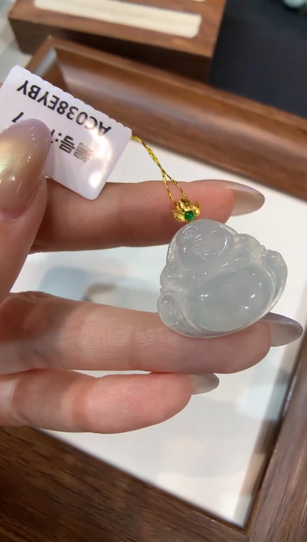 颈饰18K金镶嵌翡翠佛公