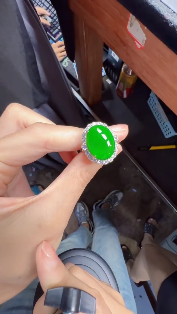 未镶嵌定制翡翠翡翠A货有轻微色差属于正常现象，戒指多样性发货1