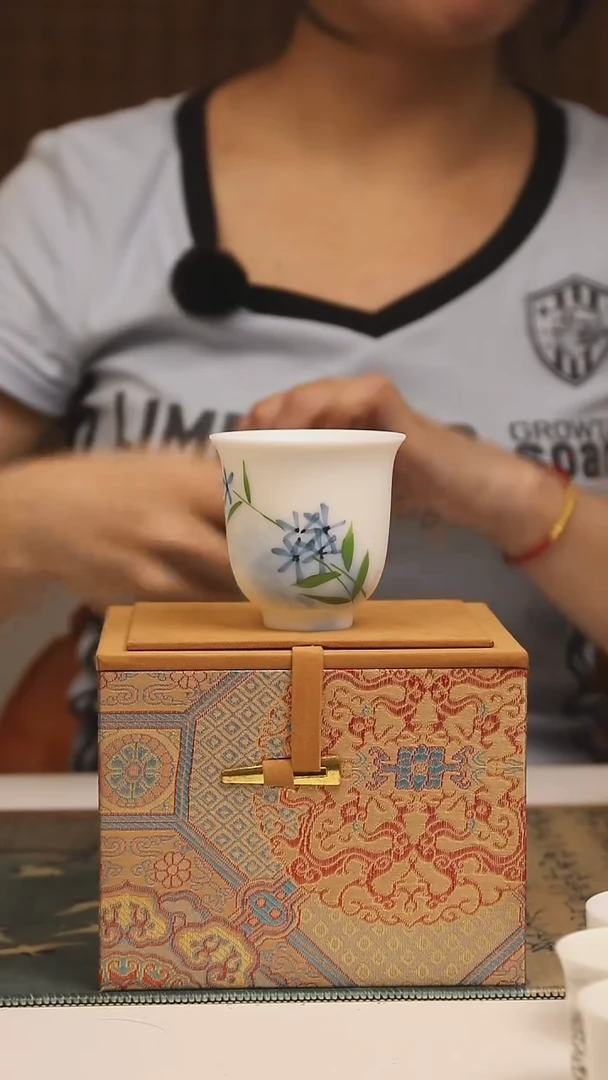 景德镇高温瓷反口杯蓝色小花新品