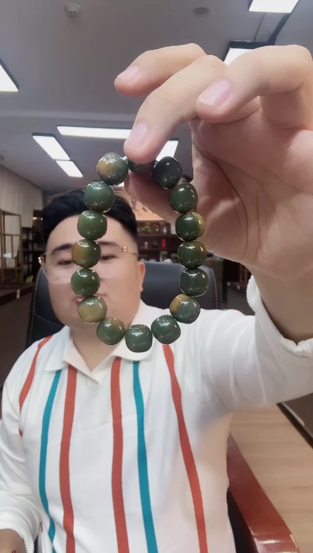 颈饰未镶嵌透闪石质玉1