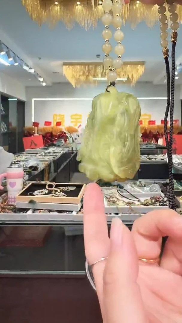 颈饰未镶嵌和田玉吊坠