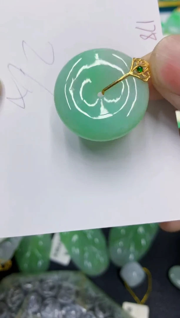 颈饰18K金镶嵌翡翠111111111111