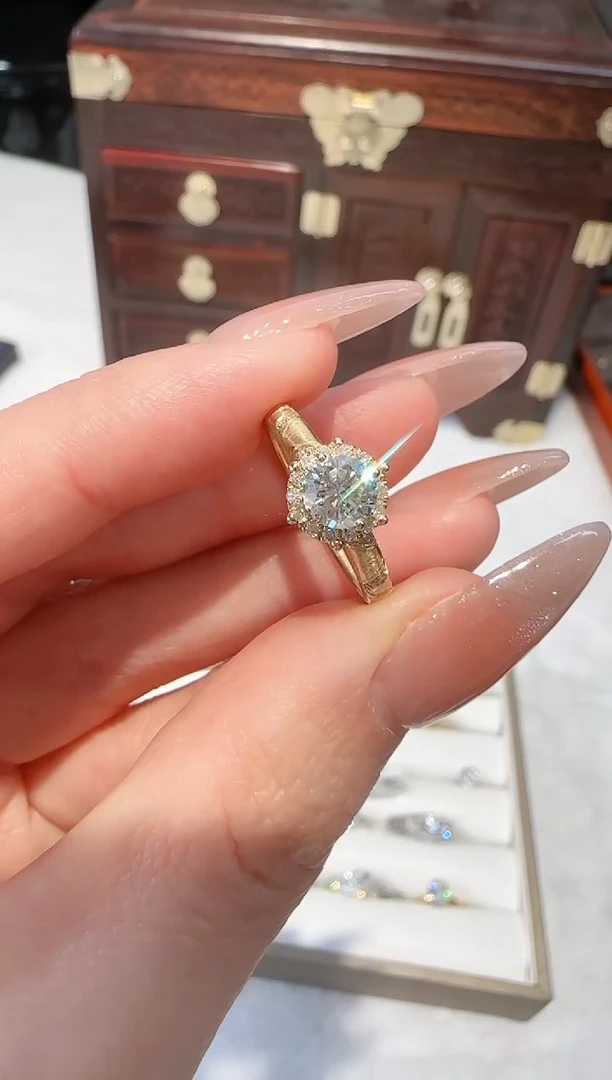 【闪购商品】祖母绿戒指18K金镶嵌50分六爪拉丝戒指 11#