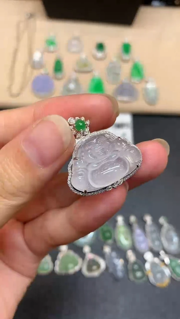 颈饰18K金镶嵌翡翠佛公【无服务费