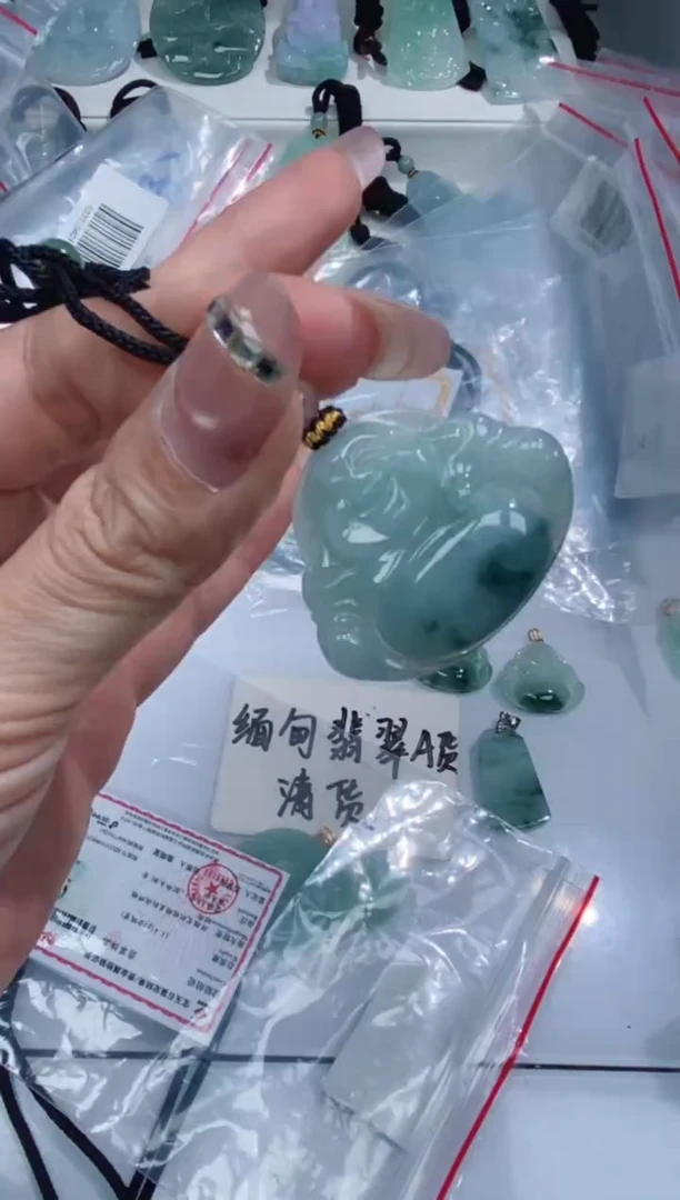 颈饰未镶嵌翡翠吊坠