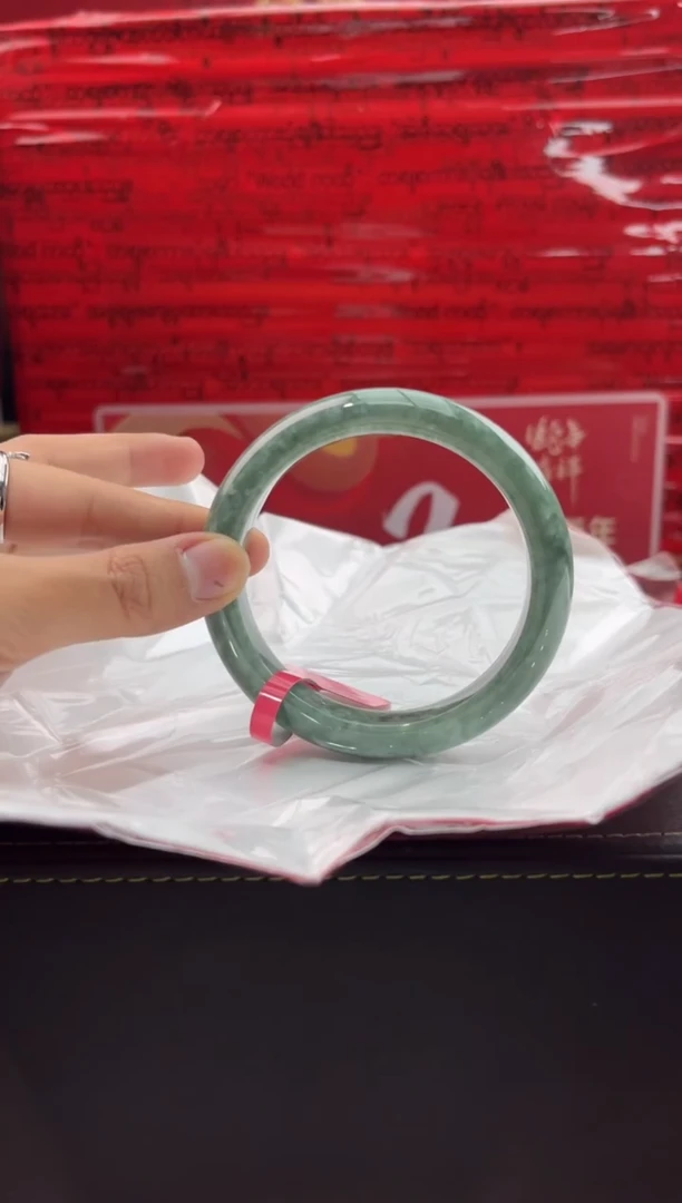 【闪购商品】翡翠手镯未镶嵌1翡翠手镯（微瑕）62
