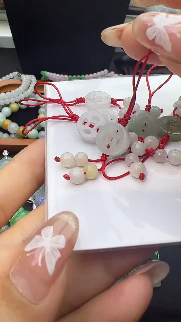 翡翠挂件未镶嵌古钱多样性发其一