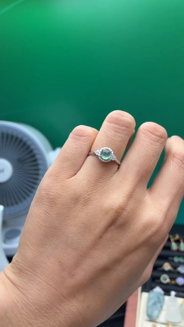 颈饰18K金镶嵌翡翠天然翡翠A货