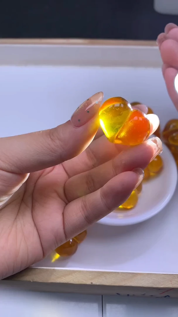 裸石琥珀未镶嵌A1805 金 珀 屁桃20*25*15mm1个8.8元 （通孔）