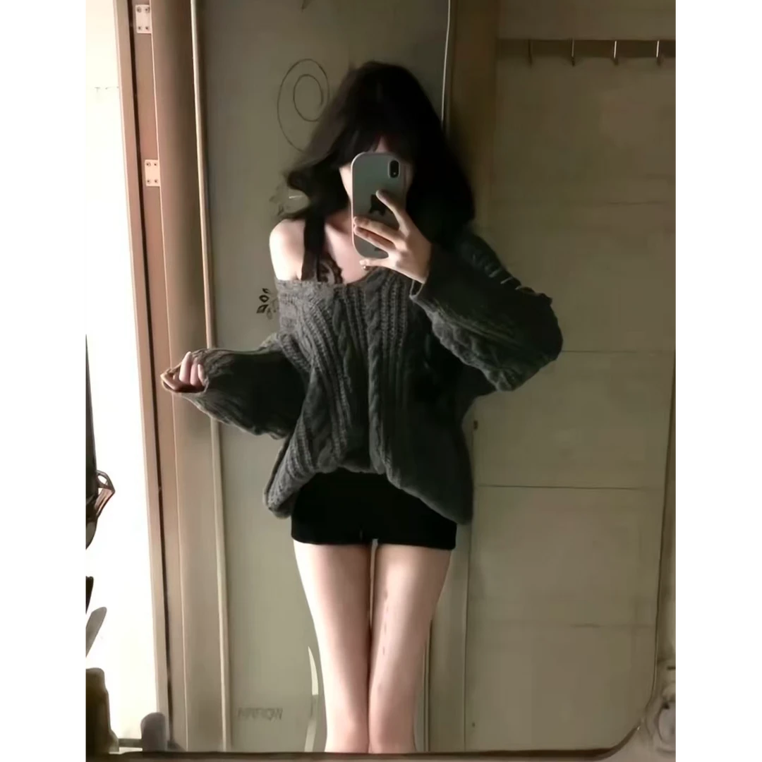 韩系辣妹风一字肩露肩针织毛衣女秋冬季宽松长袖上衣包臀短裤套装