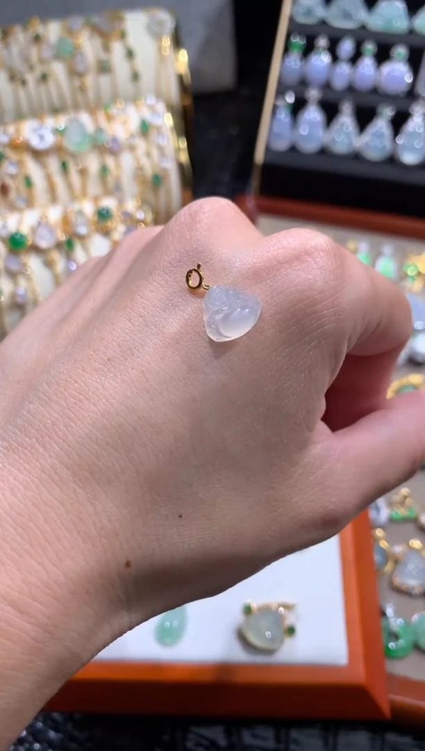 颈饰18K金镶嵌翡翠翡翠