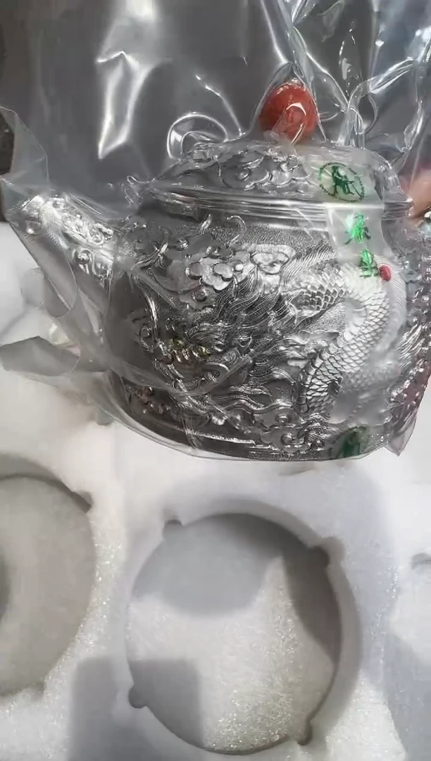 --y*t呆坐 雪花纹錾刻南红顶龙啸凤吟 德钟壶