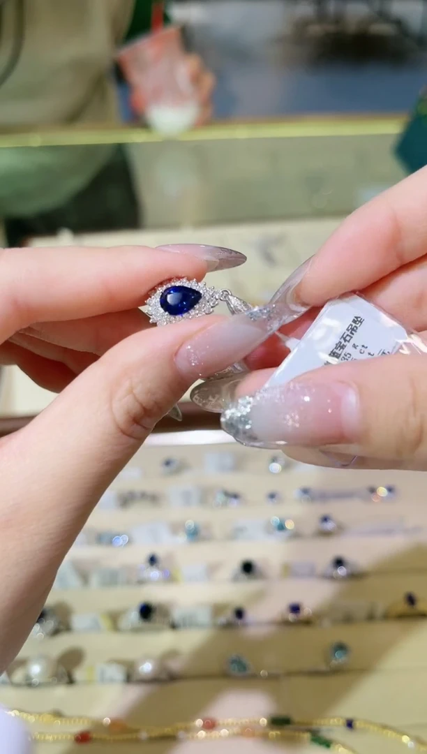 【闪购商品】蓝宝石吊坠(不含链)18K金镶嵌1.25ct蓝宝石吊坠