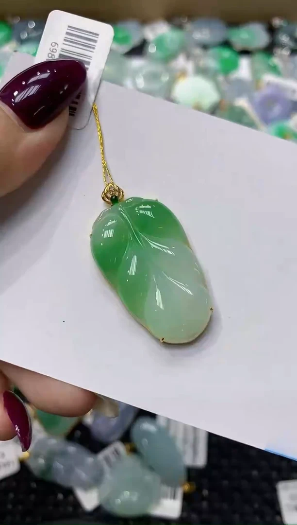 翡翠18K金镶嵌颈饰111111111111