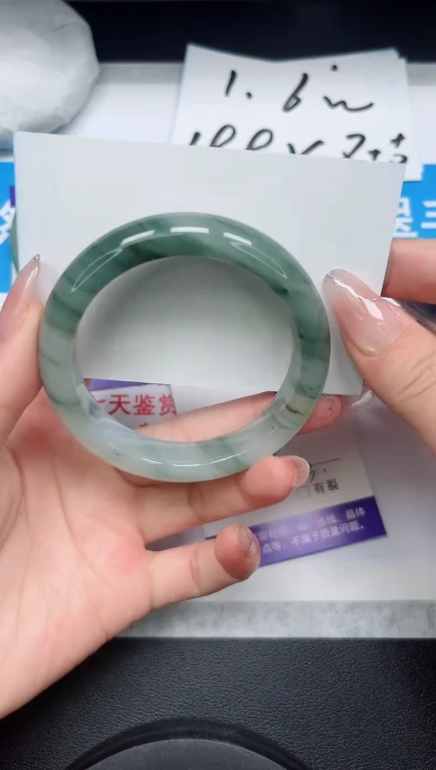 【闪购商品】石英质玉手镯未镶嵌59