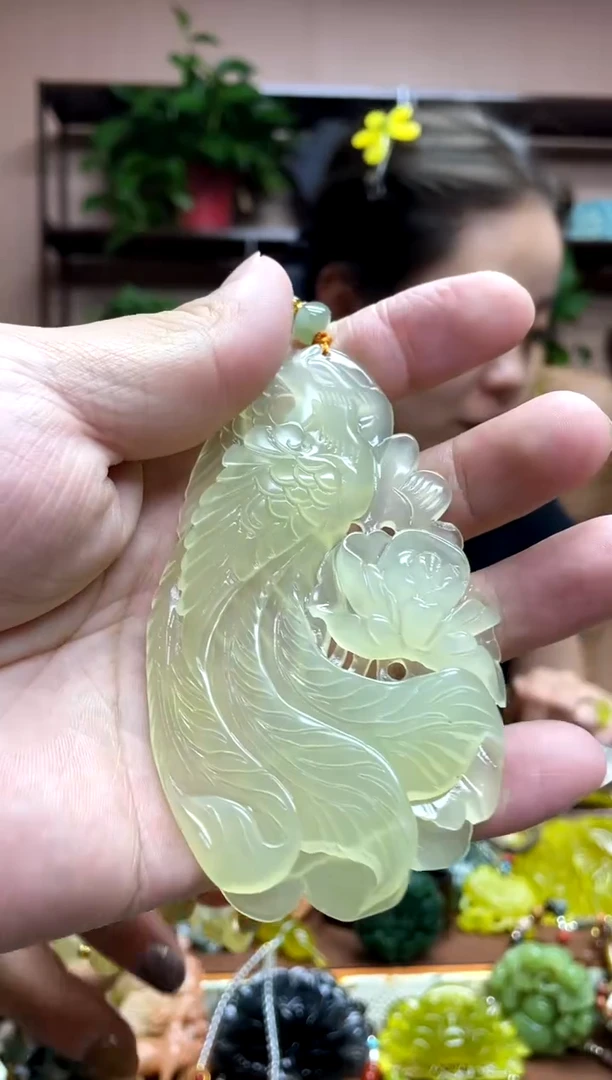 未镶嵌岫玉颈饰·