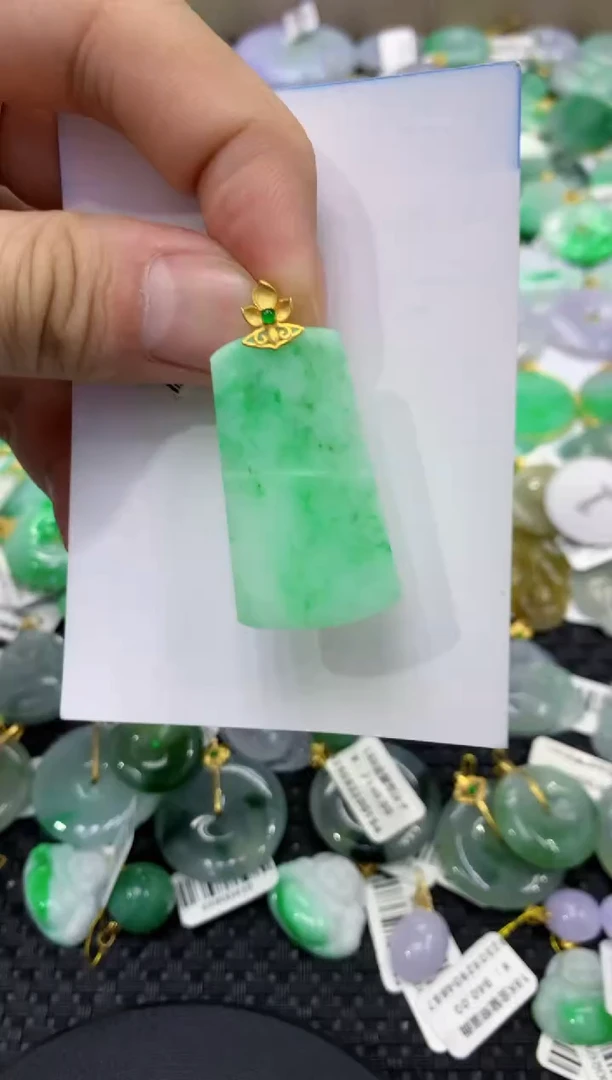 颈饰18K金镶嵌翡翠天然缅甸翡翠A货