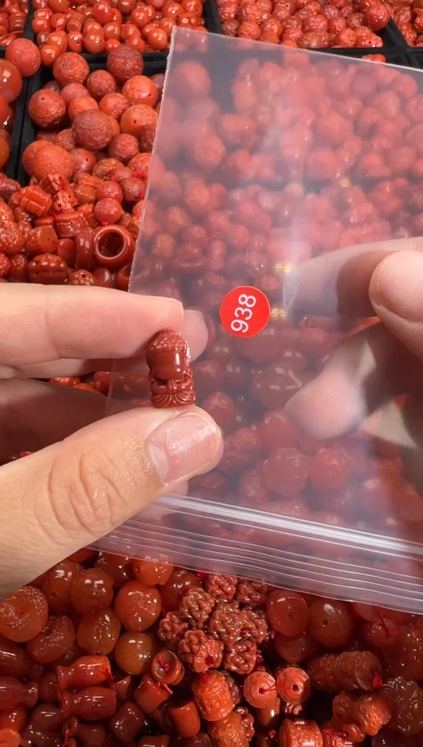 南红玛瑙未镶嵌颈饰1