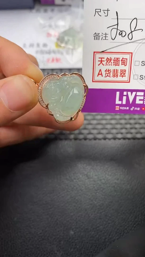 颈饰银S925镶嵌翡翠老*狼挂件