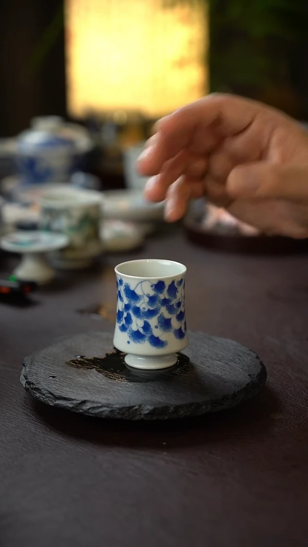 景德镇全手工手绘青花银杏闻香杯