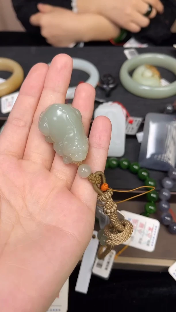 未镶嵌和田玉把件且末青白 貔貅9004285